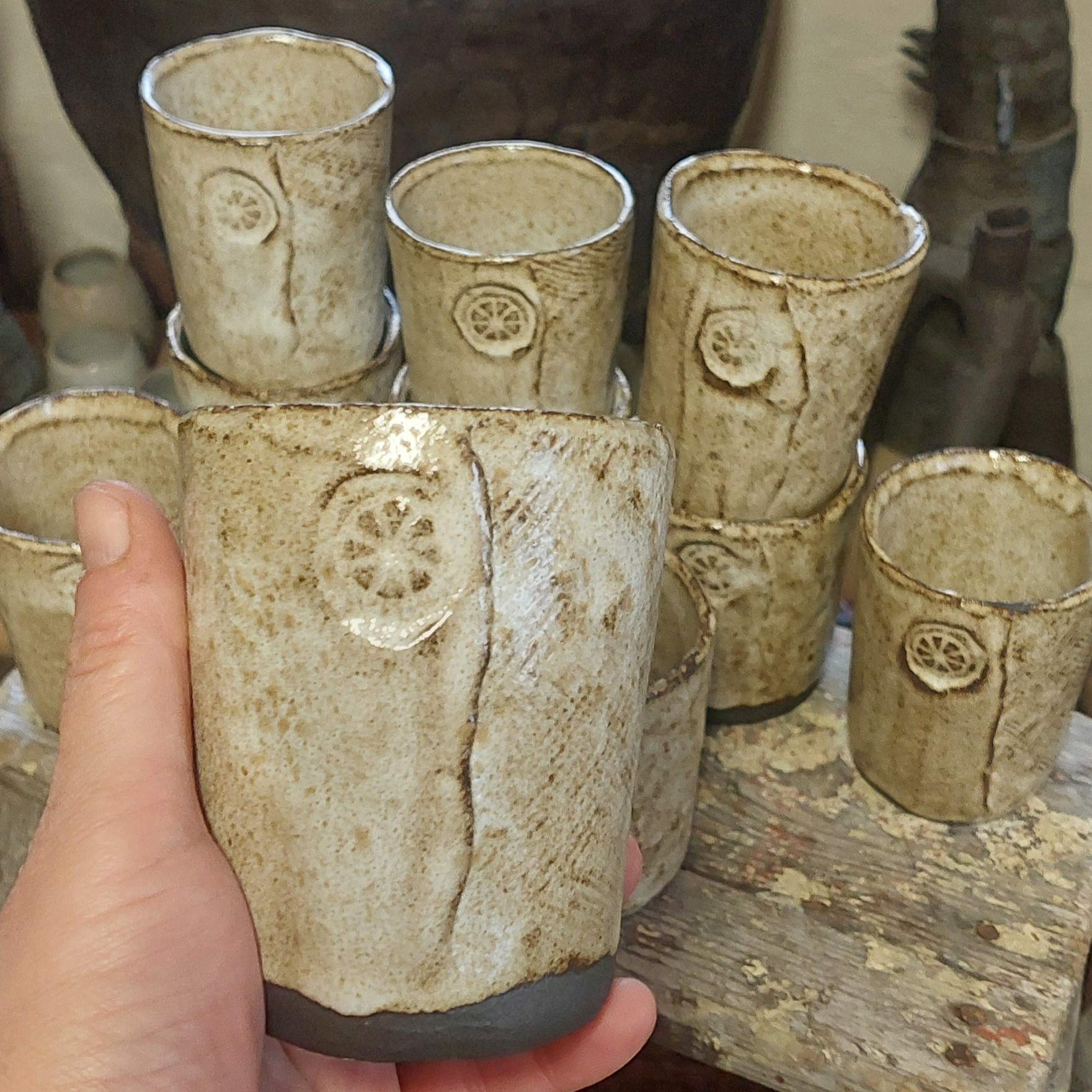 Vaalea korvaton muki, kokonaan lasitettu - Image 3