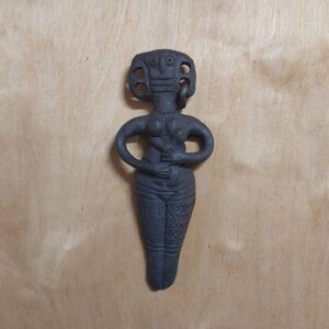 Hedelmällisyysjumalar korvarenkaalla.