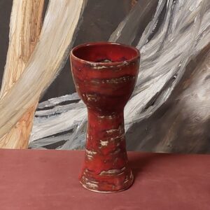 Tummanpunainen pikari