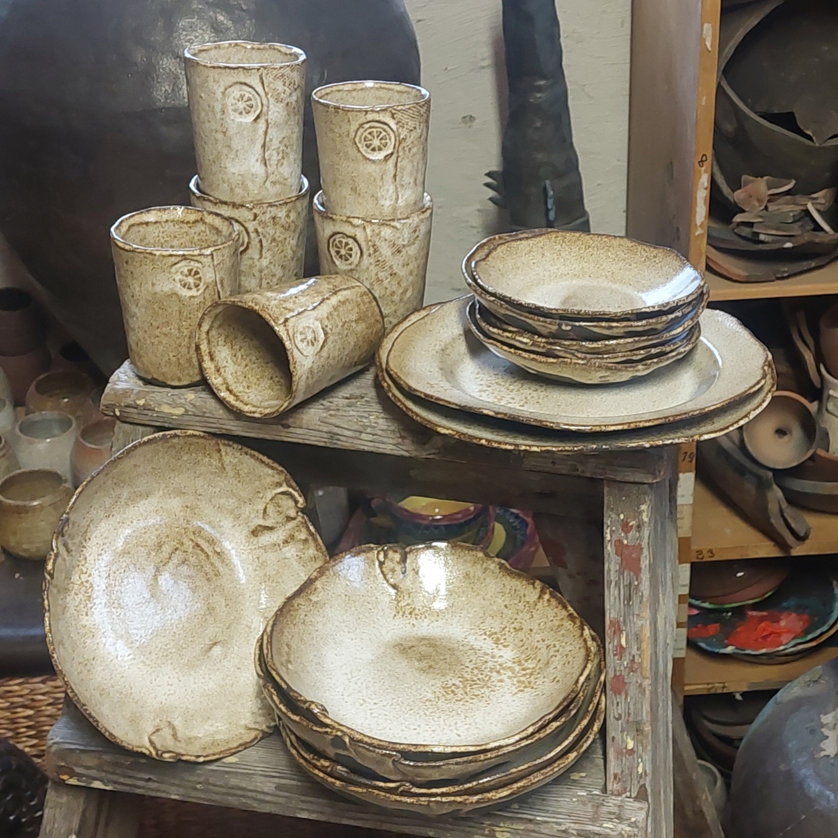 Vaalea korvaton muki, kokonaan lasitettu - Image 4